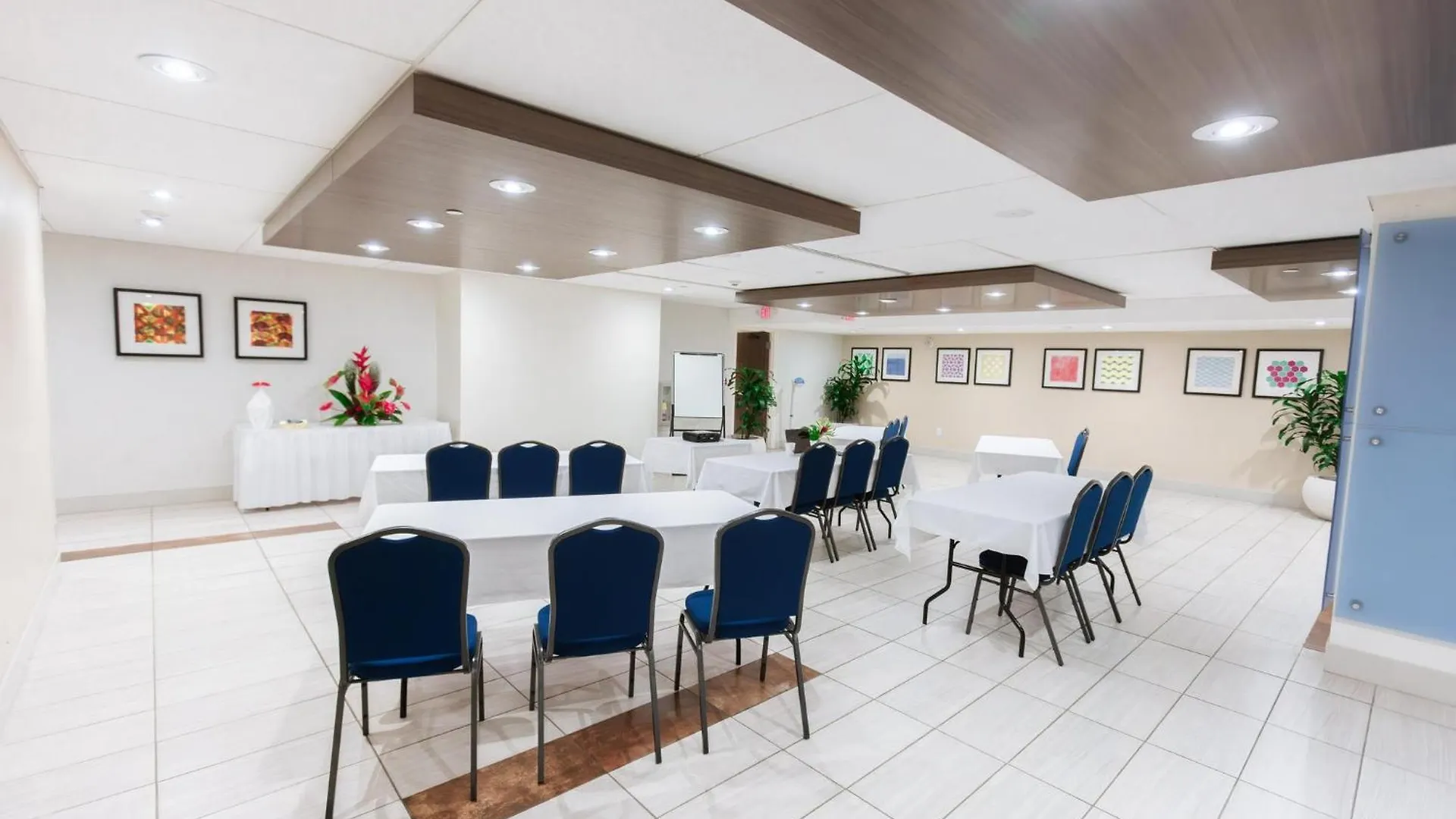 Holiday Inn Express Waikiki By Ihg Honolulu