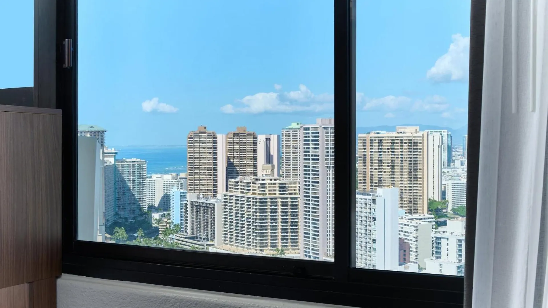*** Resort Holiday Inn Express Waikiki By Ihg Honolulu United States