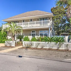 Holiday home Sugar Beach Haven - Walk To Beach!