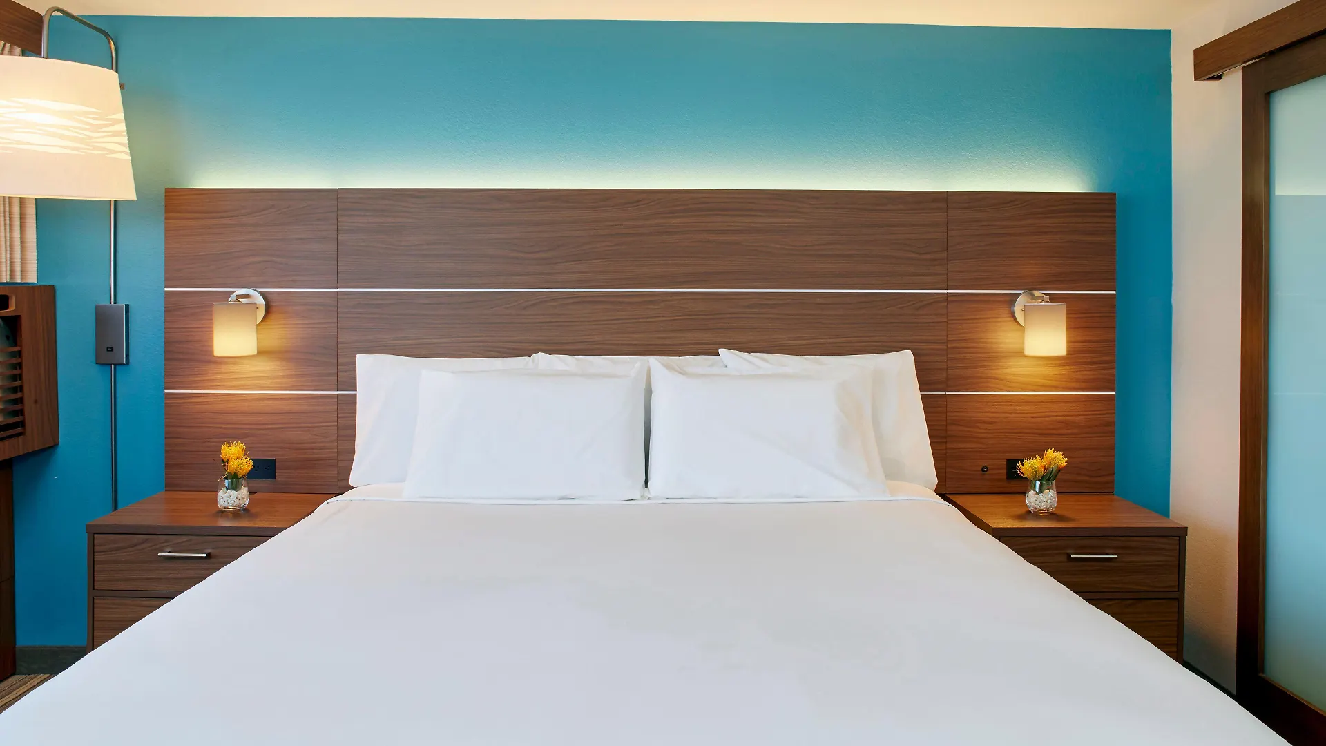 *** Resort Holiday Inn Express Waikiki By Ihg Honolulu United States